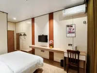Dongxing Mingna Hotel - balcony