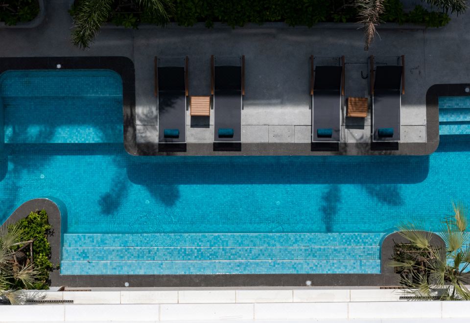 1. 코라 비치 리조..