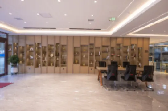 Elong Yam Hotel (Changbaishan North Slope Tourist Distribution Center)