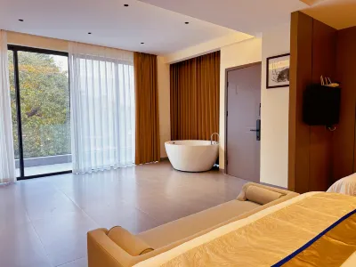 Lianhuwan Guesthouse (Zhaoqing Qixingyan Scenic Area Branch) Hotels near Dinghu Mountain