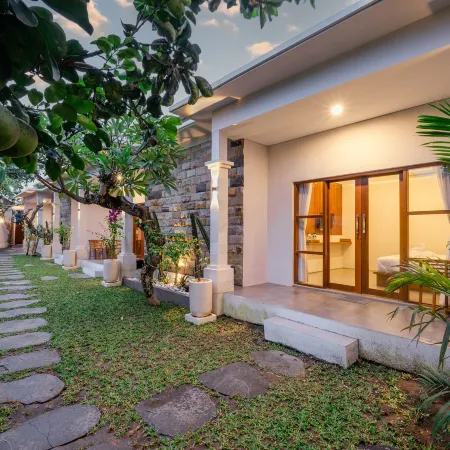 Kemuning Living Sanur Отели рядом с достопримечательностью «Пляж Синдху»