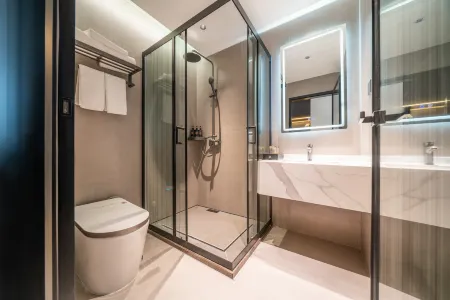 Licheng Langyu Hotel (Binhu Vientiane Hui,Yuantouzhu Scenic, Wuxi) Отели рядом с достопримечательностью «Basic Teaching Department of Wuxi Institute of Commerce»