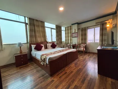 Millennium Hotel Отели в г. Botataung