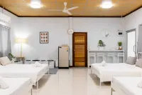 Hide & Seek River Villa Hotels in Si Prachan District