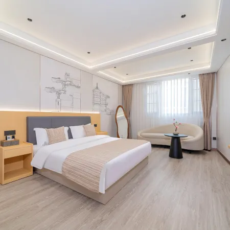 Xingyun Homestay (Foshan Qinghui Garden Huagai Road Pedestrian Street)
