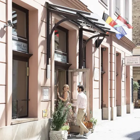 Three Corners Hotel Art Отели рядом с достопримечательностью «Станция метро Corvin-negyed»