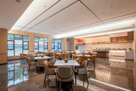 CAI Ku Hotel Отели рядом с достопримечательностью «Chaozhou Administration College»