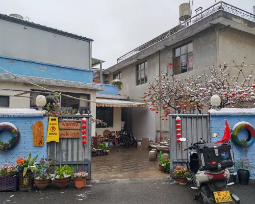Lijiang Qishangju Youth Hostel من الخارج Photos