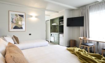 The Elmwood Motel