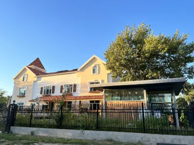 Burqin Mibei Boutique Homestay (Russian Style Pedestrian Street Branch) Hotel in zona Cenial Folk Customs Park