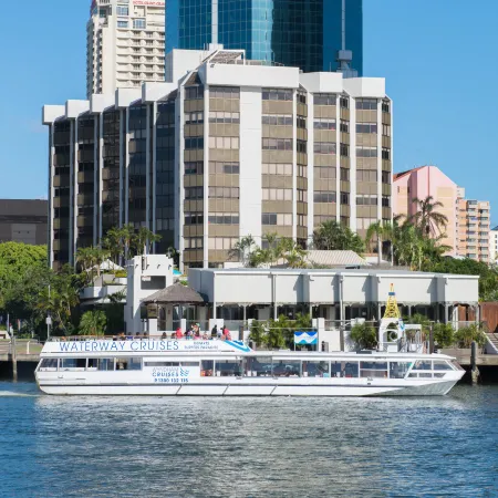 Tiki Hotel Apartments Surfers Paradise Отели рядом с достопримечательностью «Саутпорт»