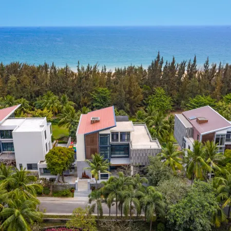 Clear Water Bay Blue Wave 18 ° Beach Hotel