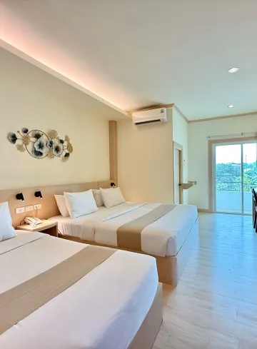 ห้องดีลักซ์ เตียงแฝด วิวเมือง