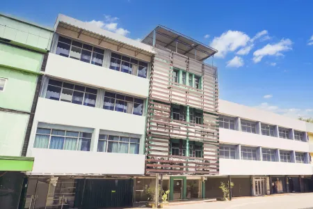 Collection O Bukit Kecil Near Palembang Indah Mall  Formerly Hostel 77 Отели рядом с достопримечательностью «Benteng Kuto Besak»