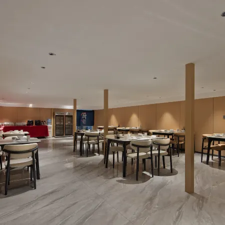 Xinxin Hot Spring Hotel (Xinxiang Baolong Plaza University Town)