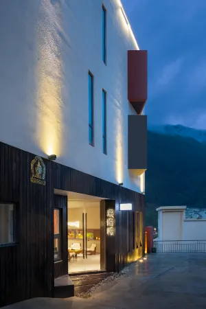 Kangding Suonanzhi · Lantree Tibetan-style Private Hot Spring Boutique Inn Отели рядом с достопримечательностью «Shuijingzi»