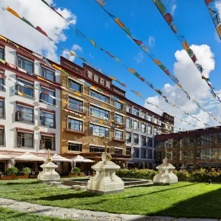 La Garry Snow Dragon Manor Resort（Potala Palace Branch）