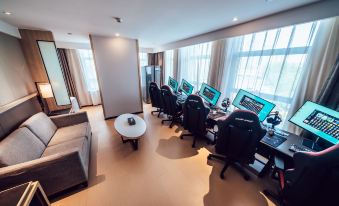 Yuhua E-sports Hotel (Zhengzhou East High-speed Railway Station)