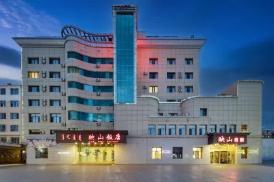 Ulanqab Yingshan Hotel (Jining South Railway Station) Отели рядом со станцией Jining South жд вокзал