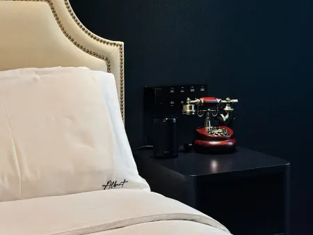 ALBERT HOTEL