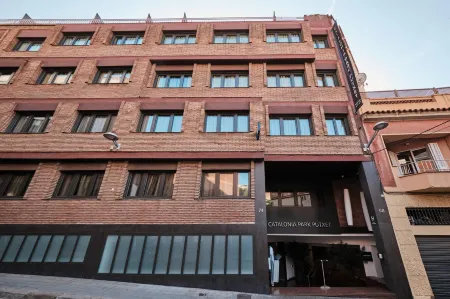 Catalonia Park Putxet Отели рядом с достопримечательностью «Храм Святого Сердца»