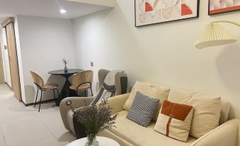 Zhuhai Island Star Hotel (Mingzhu Station Sports Center)