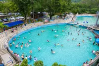 Lotus Mountain Hot Spring Resort - Swimmingpools