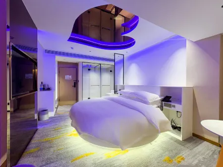 Bolan Grand Hotel Отели рядом с достопримечательностью «Chixiping Fengyu Bridge»