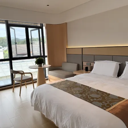 Yichun Quanjie Holiday Hotel (Wentang Gujing Quanjie)