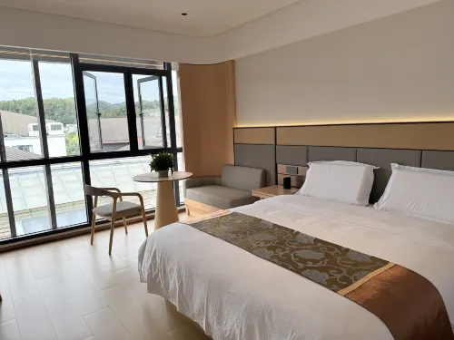 Yichun Quanjie Holiday Hotel (Wentang Gujing Quanjie)