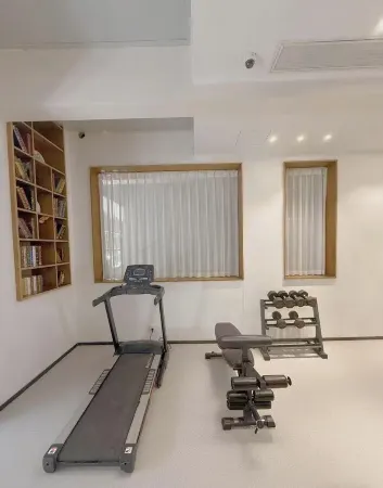 Xiting Hotel (Shanghai Jing'an Railway Station Branch) Отели рядом с достопримечательностью «The Great Affection of Liuhuizhi Toward the Book Collecting Tower»