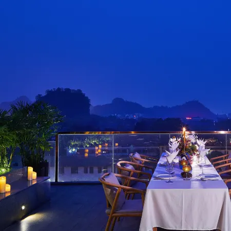 GUILIN CENTRAL PALACE HOTEL Отели рядом с достопримечательностью «Парк Fuboshan»