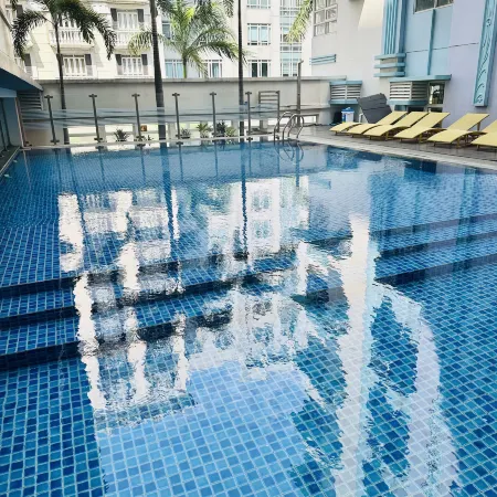 We Vibe Condo Stay at 101 Newport Blvd near the airport NAIA 3