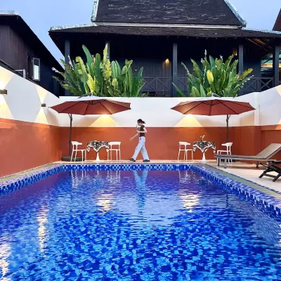 Little Friendly Hotel With Pool (Luang Prabang Old Town-Center Near night market） 왓 탓 루엉 주변 호텔
