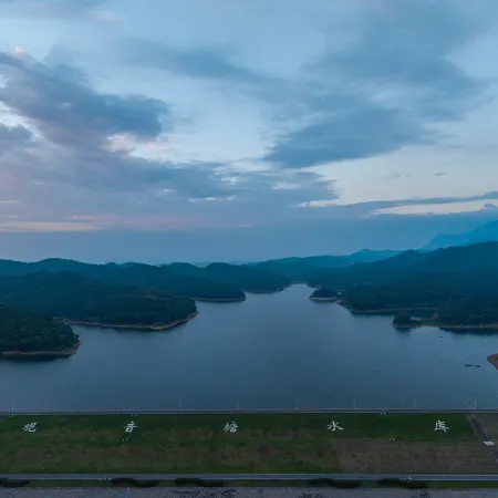 Floral Nanshan Yisu Homestay (Lushan Scenic Area Donglin Buddha)