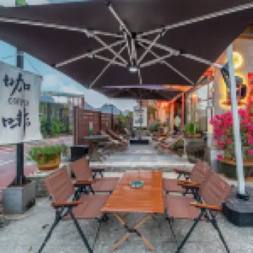 Secret Garden Lakefront Hotel