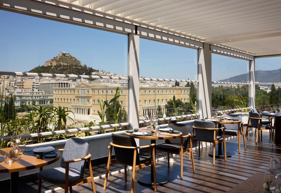 아말리아 호텔 아테네의 로비 및 휴식 공간