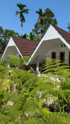 Stokel Cottage Hotels in Pengadangan