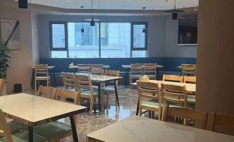 Aike Esports Hotel (Shapingba Railway Station Jinsan Tianjie Store)