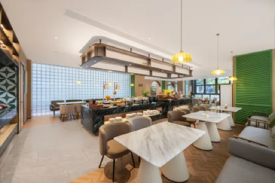 Comfort Hotel (Shenzhen Guangming High-speed Rail Station Science and Technology Park Branch) Отели рядом с достопримечательностью «Guangming Mass Sports Center»