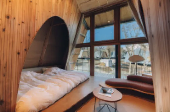 SANU 2nd Home 山中湖1st 鄰近Clover Ranch的酒店