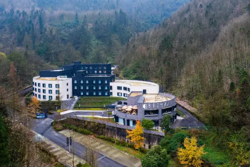 Chengdu Dayi Xiling Snow Mountain Outlets Star Joy Resort Hotel