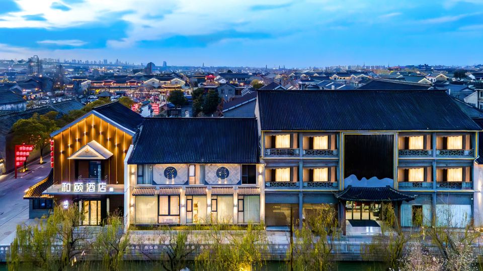 Heyi Zige Hotel (Huai'an Enlai Memorial Hall Hexia Ancient Town Scenic Area Branch)
