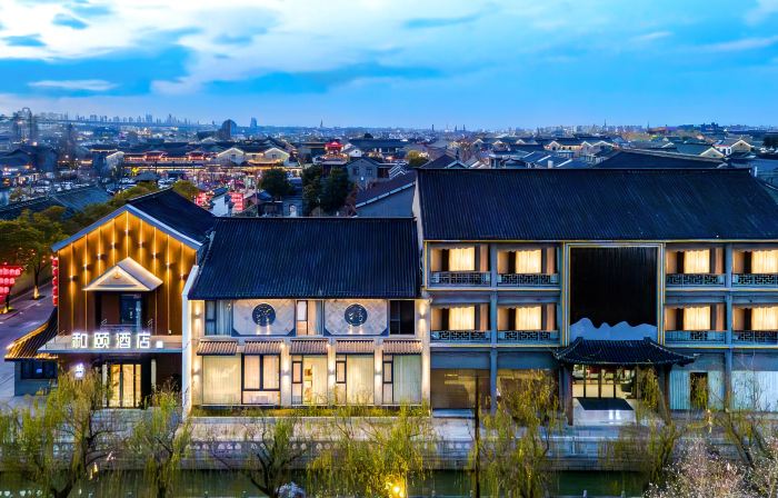 Heyi Zige Hotel (Huai'an Enlai Memorial Hall Hexia Ancient Town Scenic Area Branch)