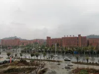 shaoyang pinmanhuangying hotel - parking