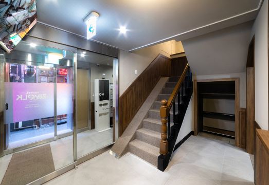 지요크 을지로 깔끔한 실내 공간