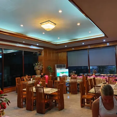 Pathum Thani Place Hotel