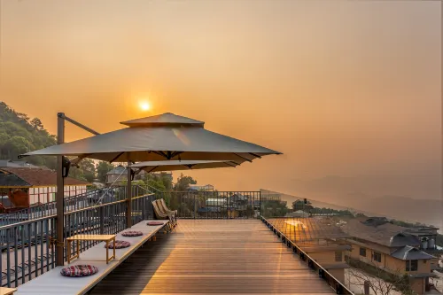 Lancang Jingmai Yun She Pavilion • World Heritage Cloud Sea View Tea Villa (Manghong New Village)