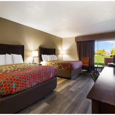 Perry Inn & Suites National Fairground I 75