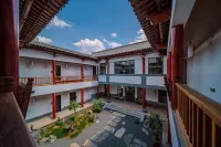Jianshui Zuoyunju Homestay - Mountain view